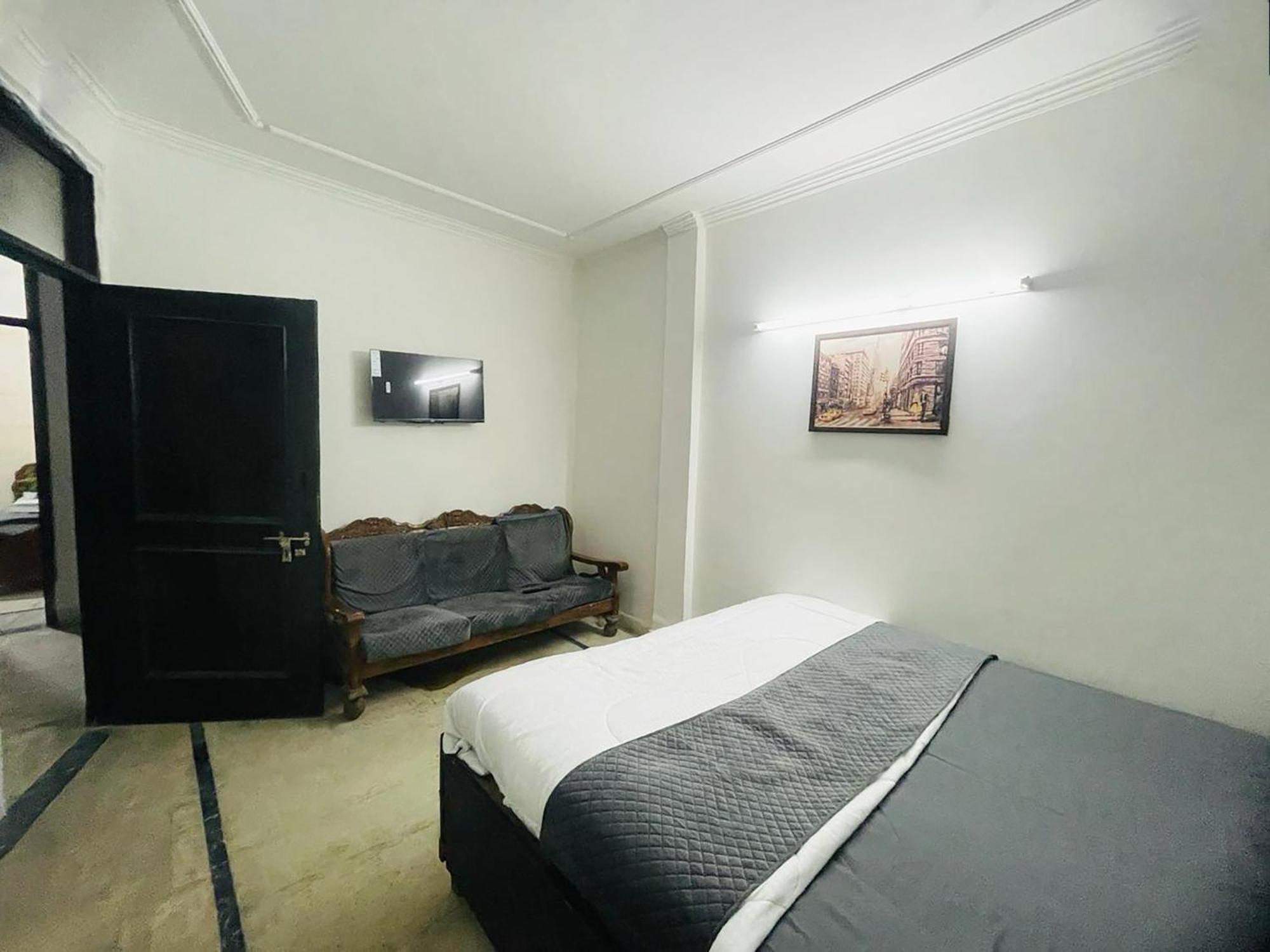 Aura Inn- Malviya Nagar Hotel New Delhi