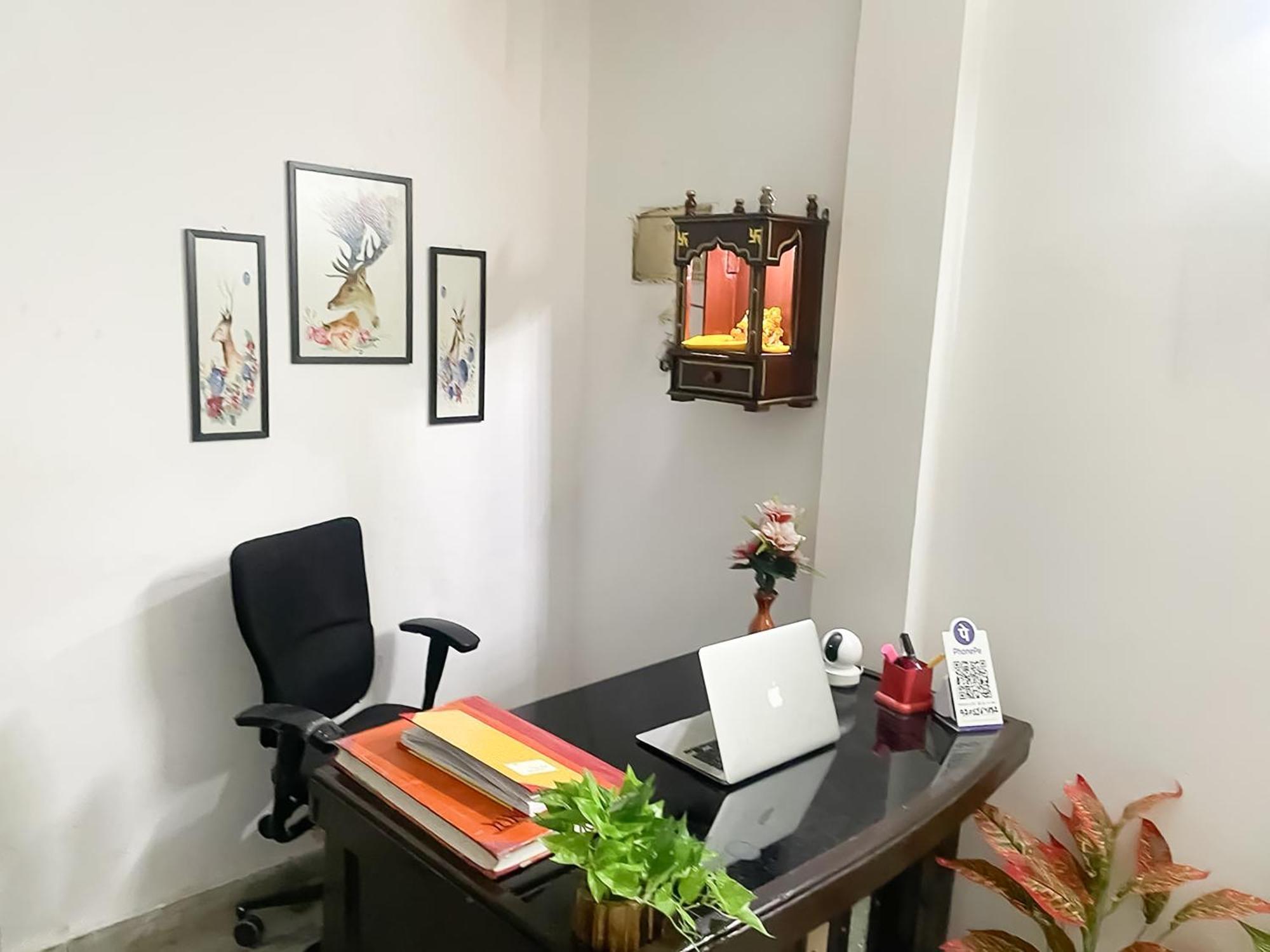 Aura Inn- Malviya Nagar Hotel 3*