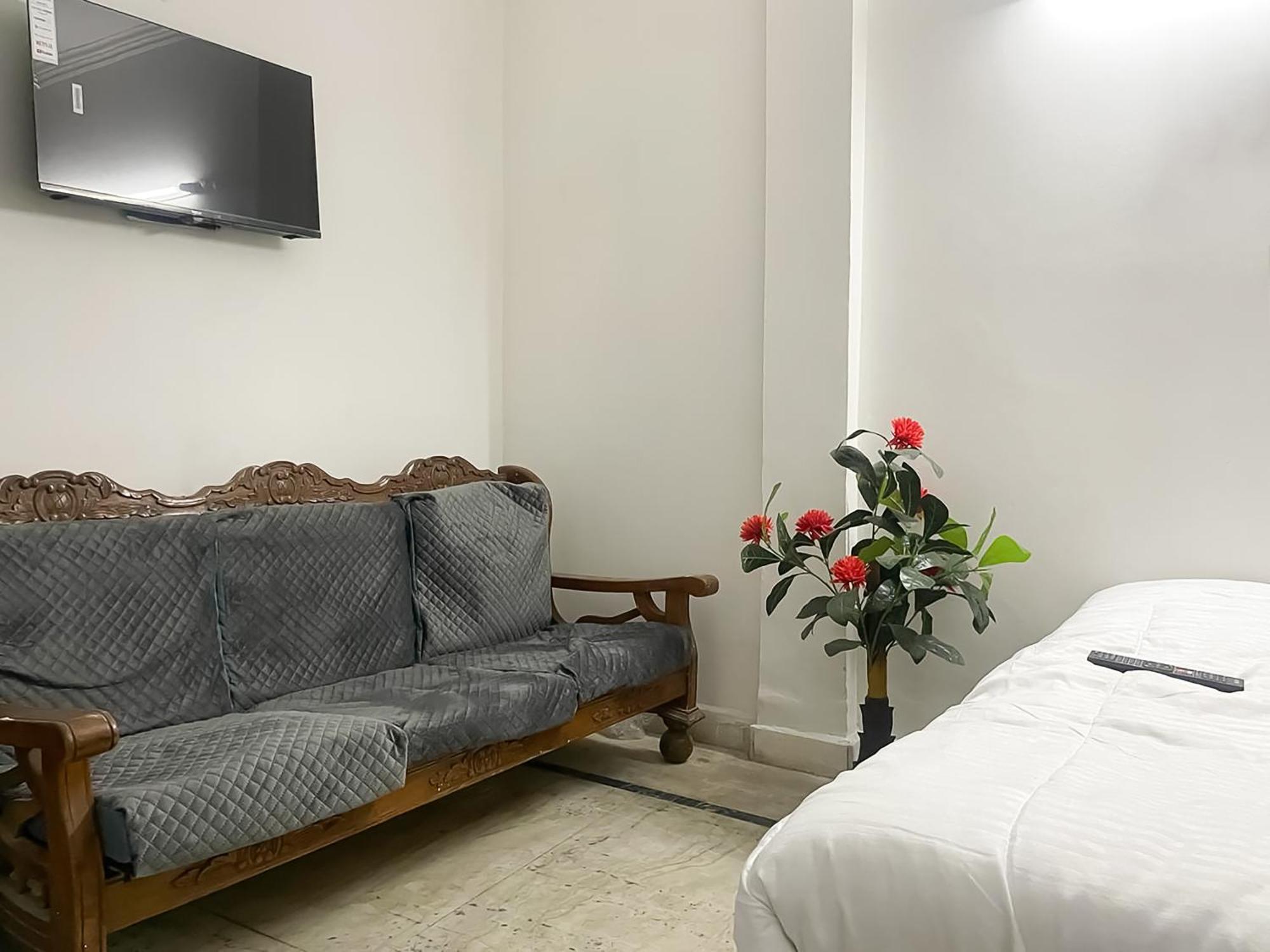 Hotel Aura Inn- Malviya Nagar 3*